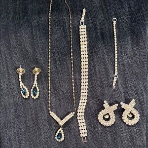 Exquisite Silver and Blue Necklace Set
